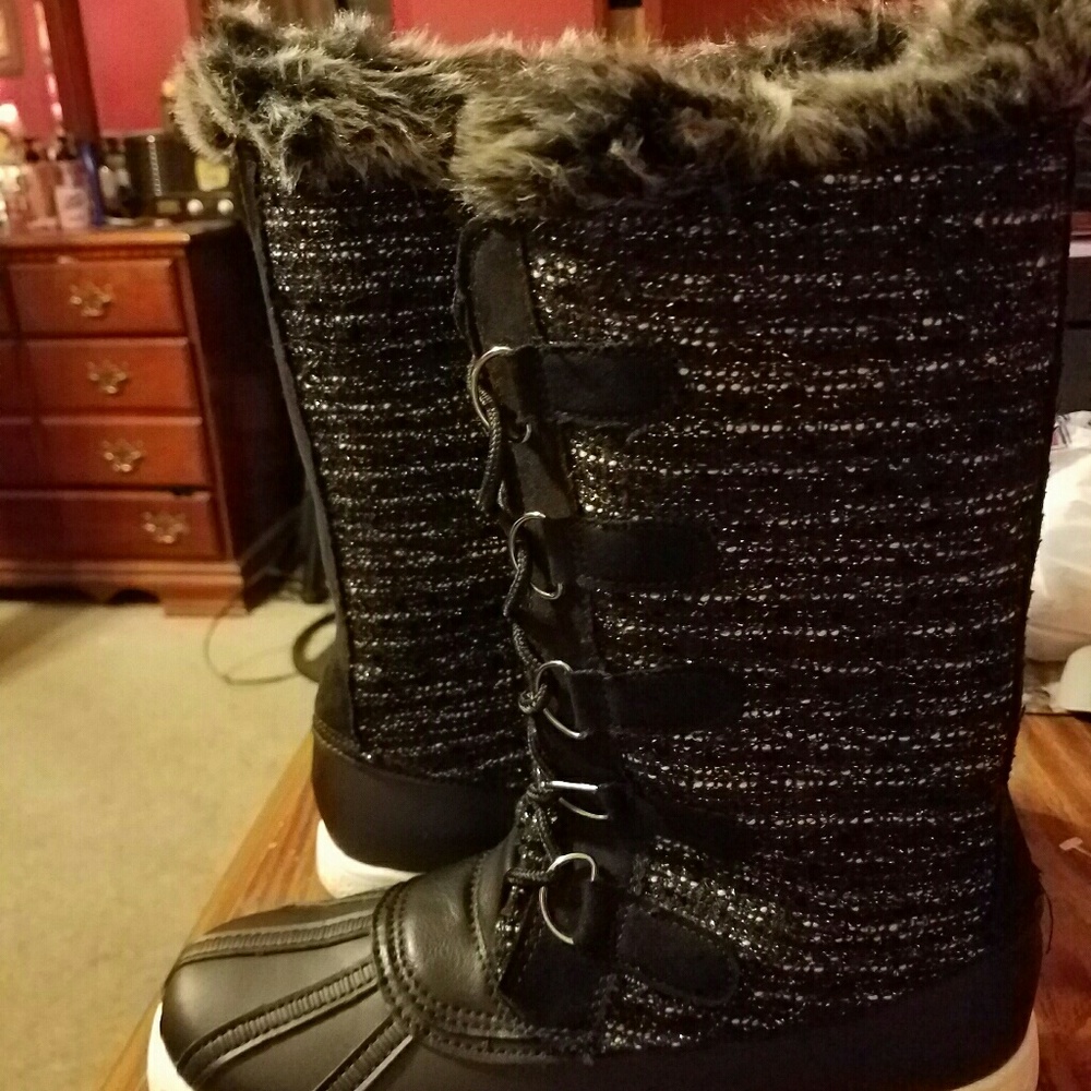 Warm lace up boots